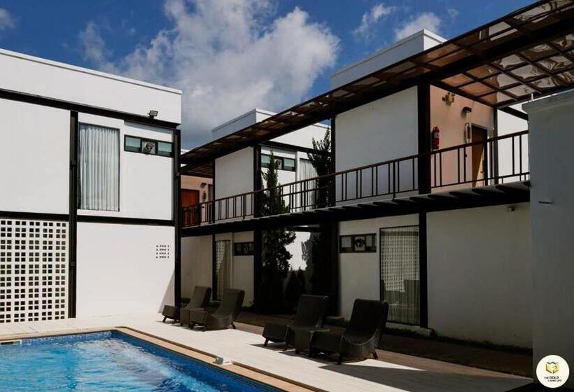 فندق The Gold Living Life