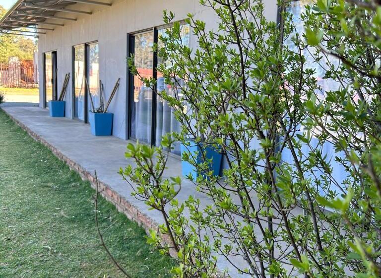 פנסיון Little Farms