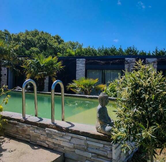 بنسيون émeraude