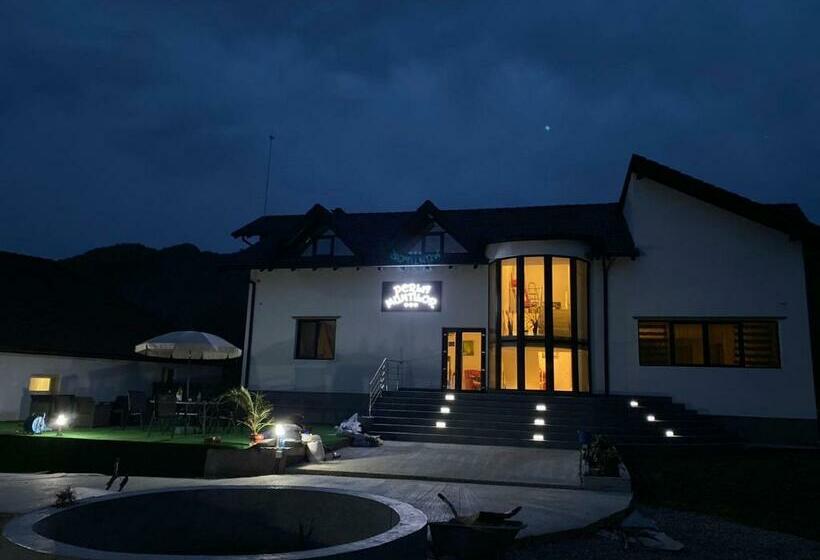 ペンション Perla Muntilor Ponoarele, Padurea De Liliac