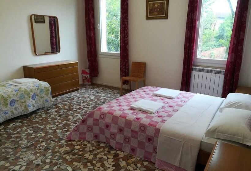 پانسیون Venice View Guesthouse