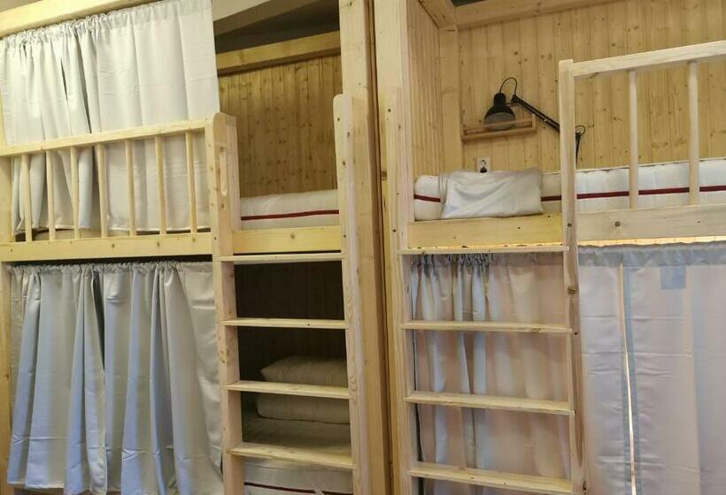 7brunnen Hostel & Guest House