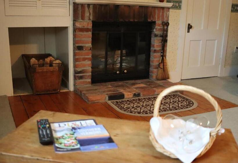 فندق صغير Deerfield Valley Inn   Mt Snow