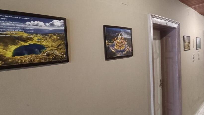 ユースホステル Deluxe Rooms In The Middle Of The Downtown