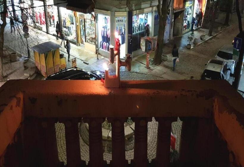 ユースホステル Deluxe Rooms In The Middle Of The Downtown