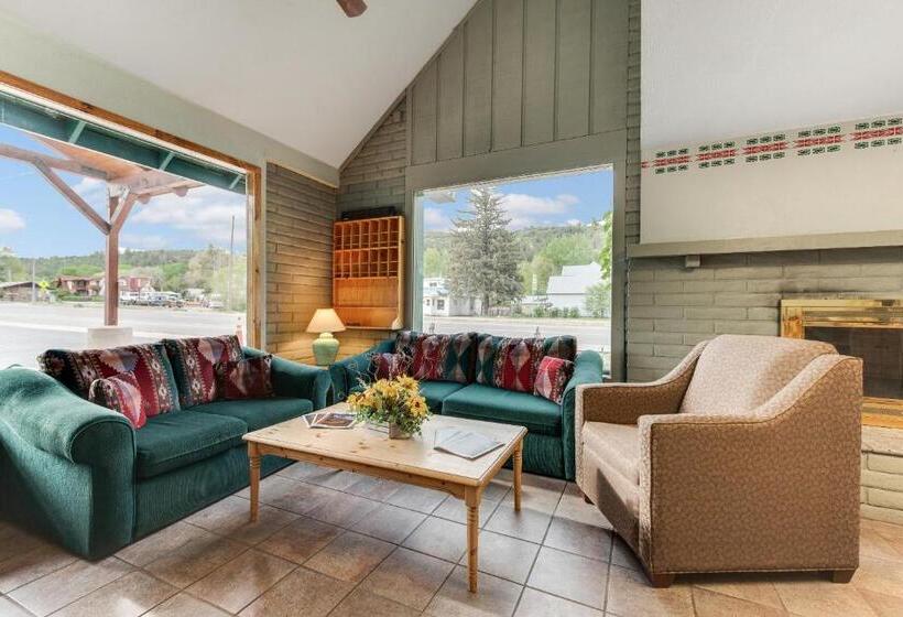 הוסטל Dolores Mountain Inn