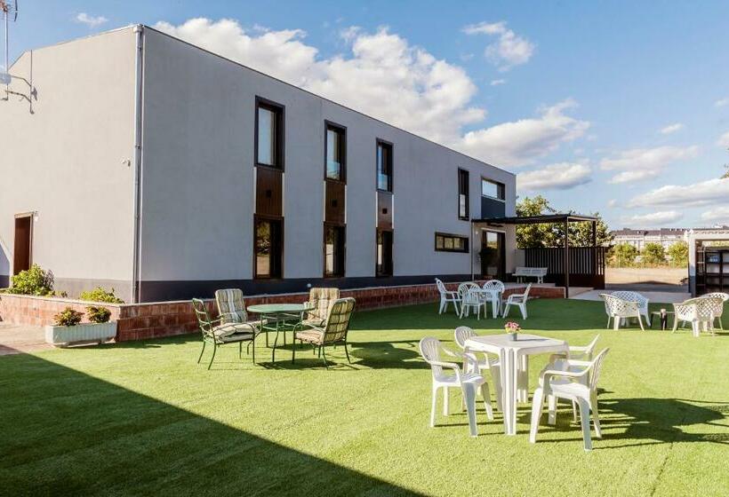 Albergue Santiago 15 Monforte