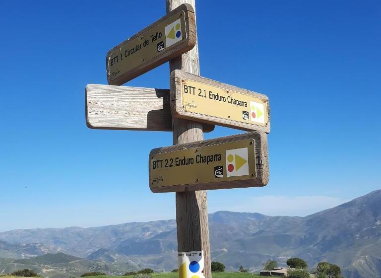 مبيت وإفطار Alpujarra Guesthouse, Habitaciones En Un Cortijo Sostenible Y Aislado En Medio De La Nada En Parque