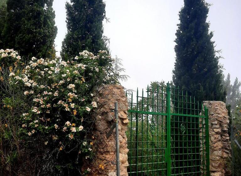 مبيت وإفطار Alpujarra Guesthouse, Habitaciones En Un Cortijo Sostenible Y Aislado En Medio De La Nada En Parque