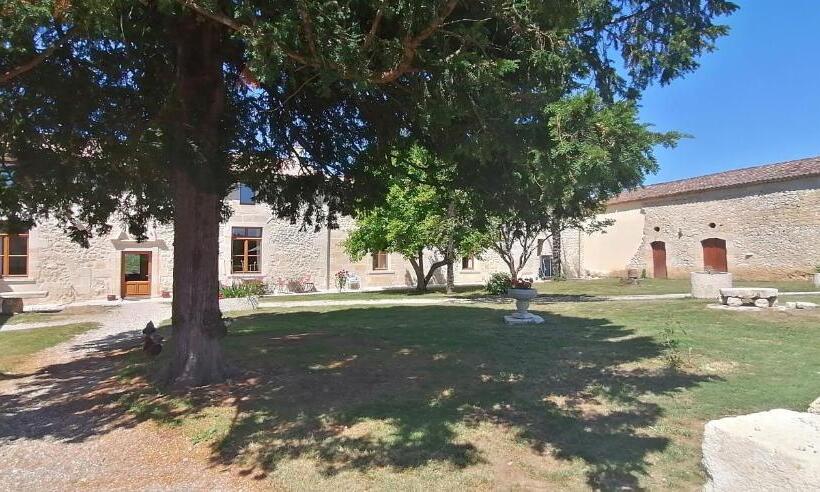 مبيت وإفطار Domaine De Gaïa, Piscine, Pétanque, Ping Pong, Proche Saint Emilion