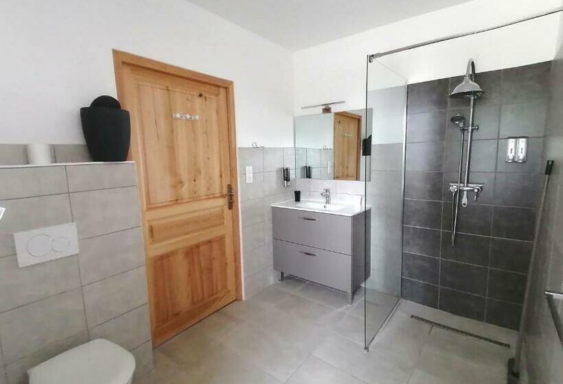 مبيت وإفطار Domaine De Gaïa, Piscine, Pétanque, Ping Pong, Proche Saint Emilion