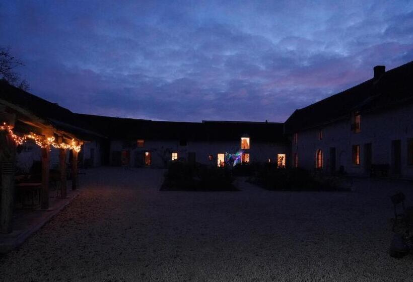 مبيت وإفطار Ferme Du Bois De Veude