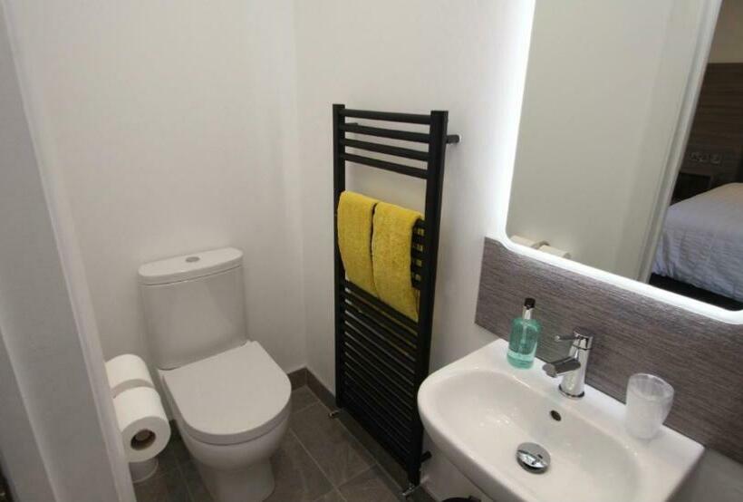 住宿加早餐  Guest Rooms @ 128