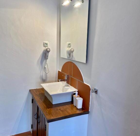 مبيت وإفطار Montes De Charme