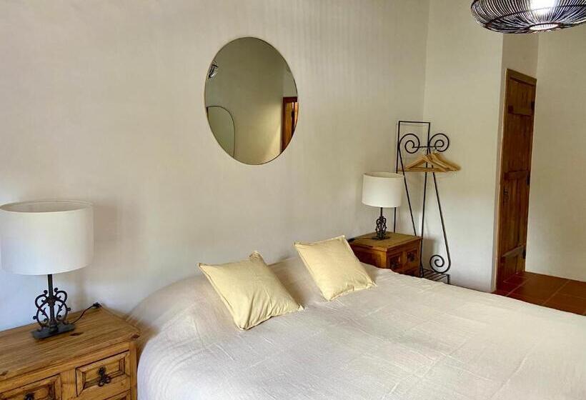 مبيت وإفطار Montes De Charme