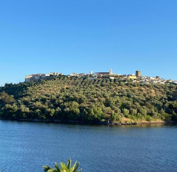 مبيت وإفطار Montes De Charme