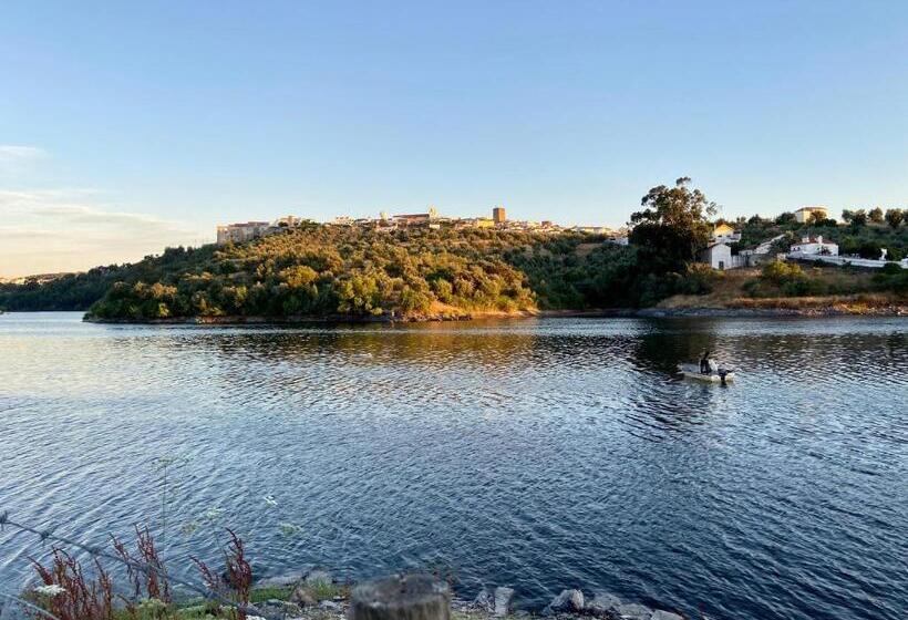 مبيت وإفطار Montes De Charme