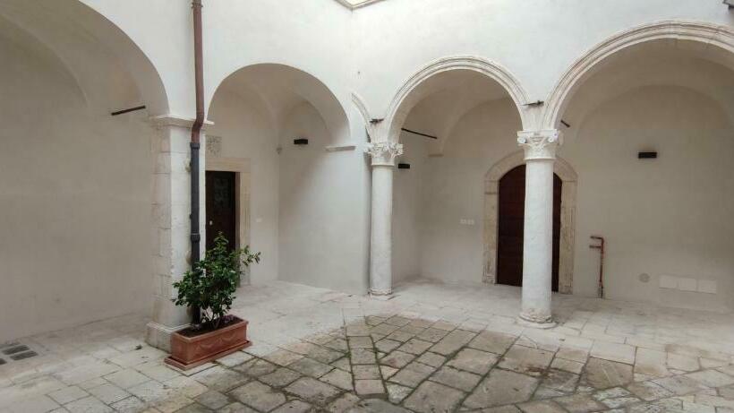 تختخواب و صبحانه San Marciano Luxury Rooms