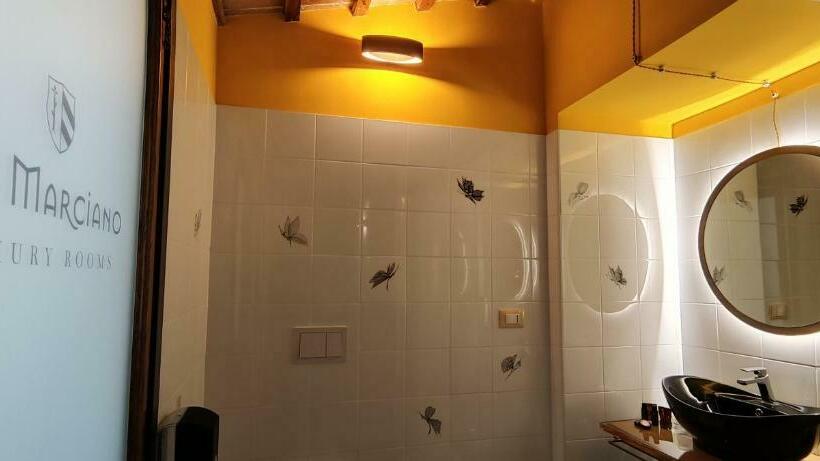 تختخواب و صبحانه San Marciano Luxury Rooms