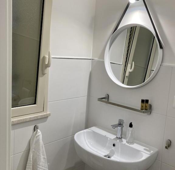 تختخواب و صبحانه Unni