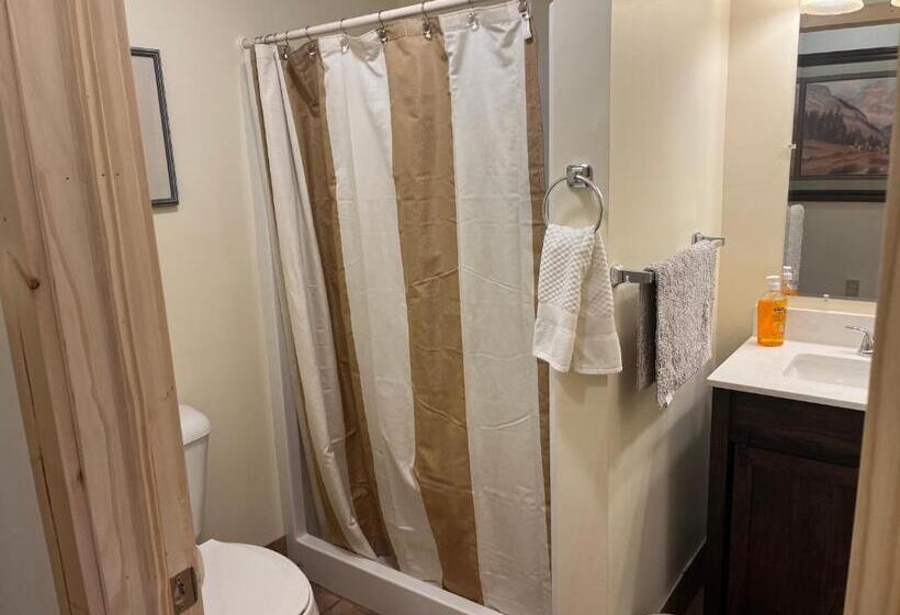 فندق Creekside Downtown Vacation Suites, Only Adults 25 Or Older