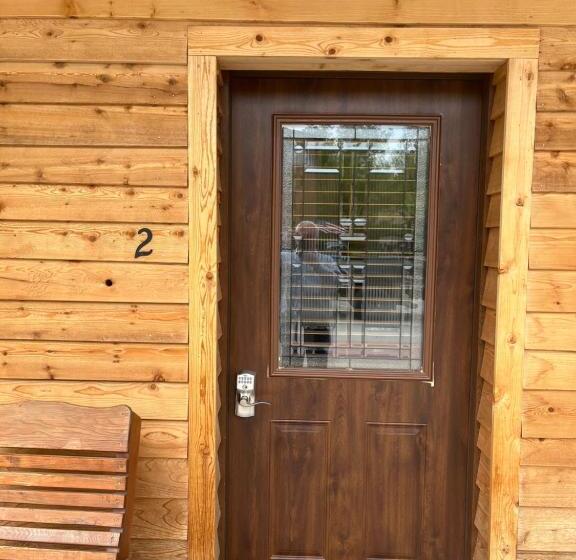 فندق Creekside Downtown Vacation Suites, Only Adults 25 Or Older