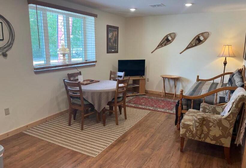 فندق Creekside Downtown Vacation Suites, Only Adults 25 Or Older