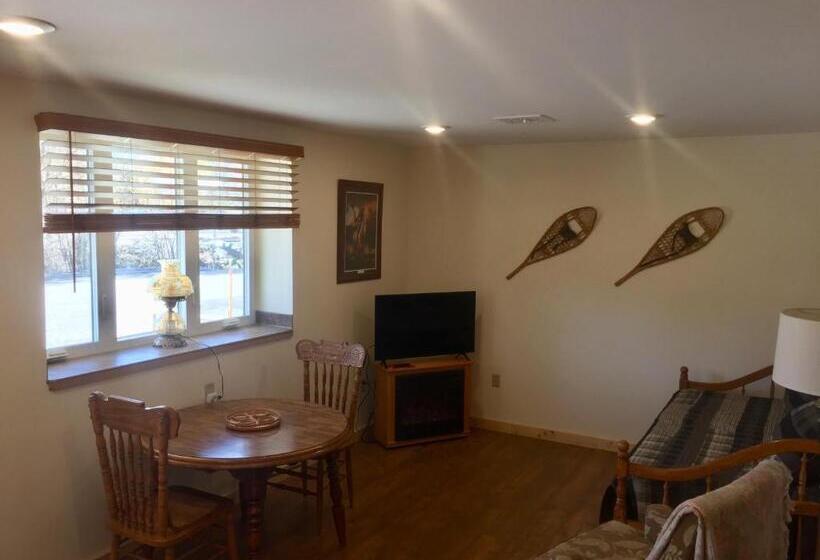 فندق Creekside Downtown Vacation Suites, Only Adults 25 Or Older