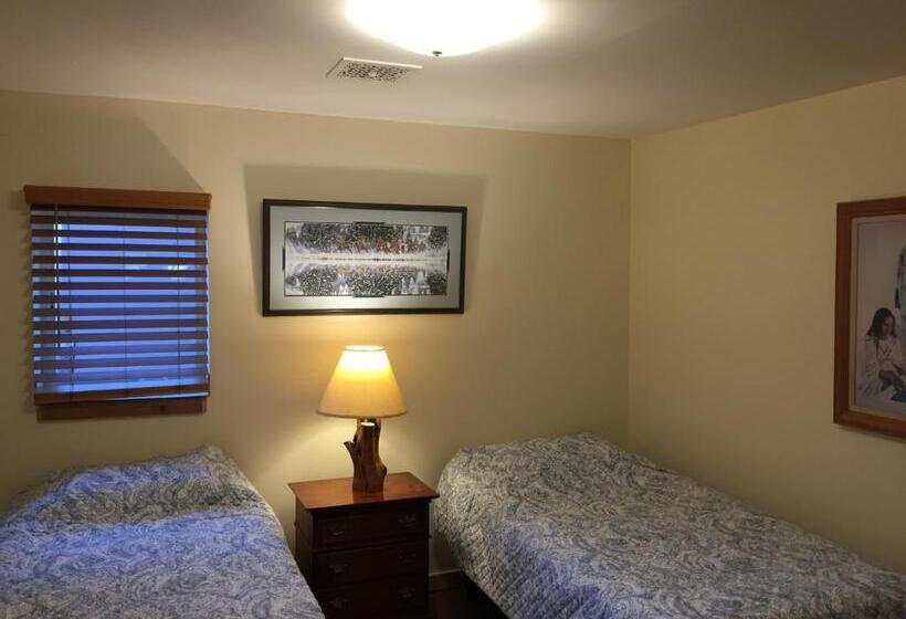 فندق Creekside Downtown Vacation Suites, Only Adults 25 Or Older