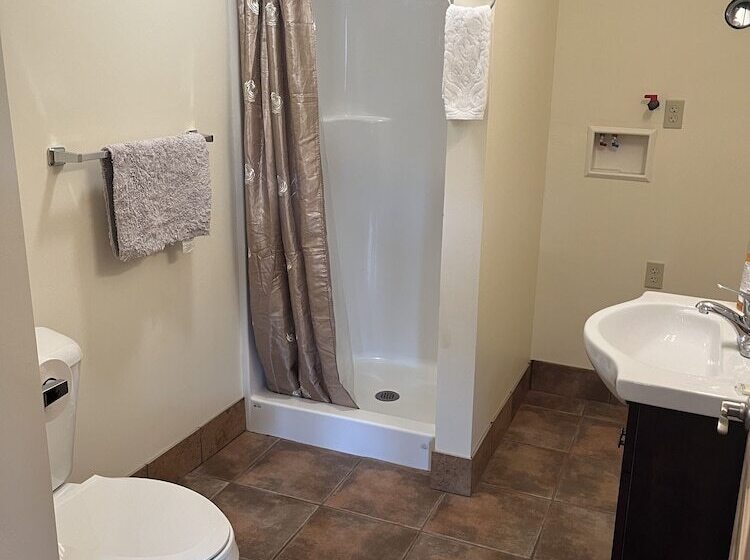 فندق Creekside Downtown Vacation Suites, Only Adults 25 Or Older