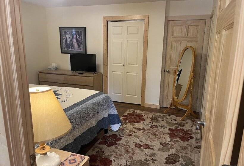 فندق Creekside Downtown Vacation Suites, Only Adults 25 Or Older