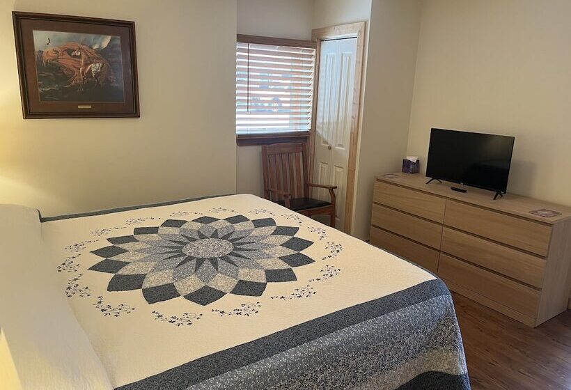 בית מלון כפרי Creekside Downtown Vacation Suites, Only Adults 25 Or Older