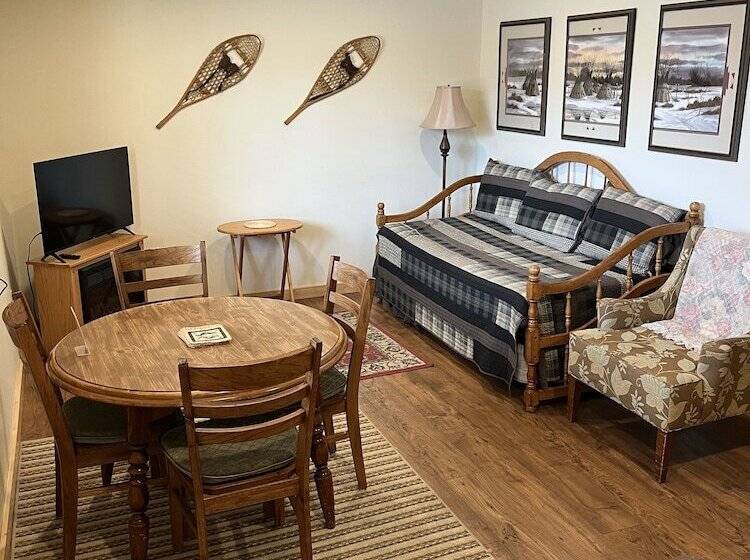 فندق Creekside Downtown Vacation Suites, Only Adults 25 Or Older