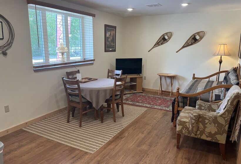 فندق Creekside Downtown Vacation Suites, Only Adults 25 Or Older