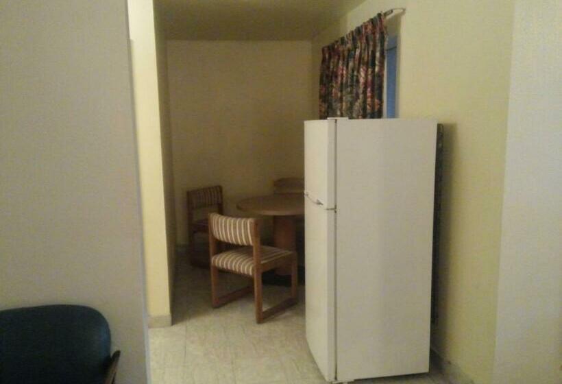 모텔 Evergreen Inn