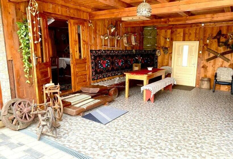 ペンション Casa Agroturistica Tarancuta Din Vatra Moldovitei