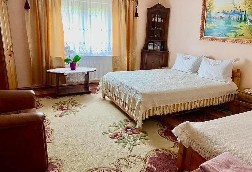 ペンション Casa Agroturistica Tarancuta Din Vatra Moldovitei