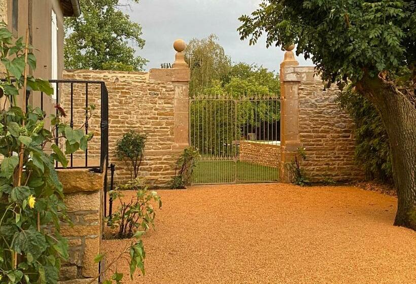 펜션 Château De Chatenay   Macon