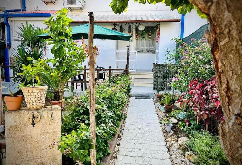 ペンション Far West