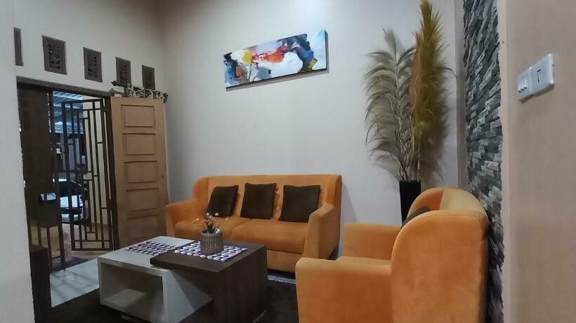 פנסיון House Of Runsia Guesthouse