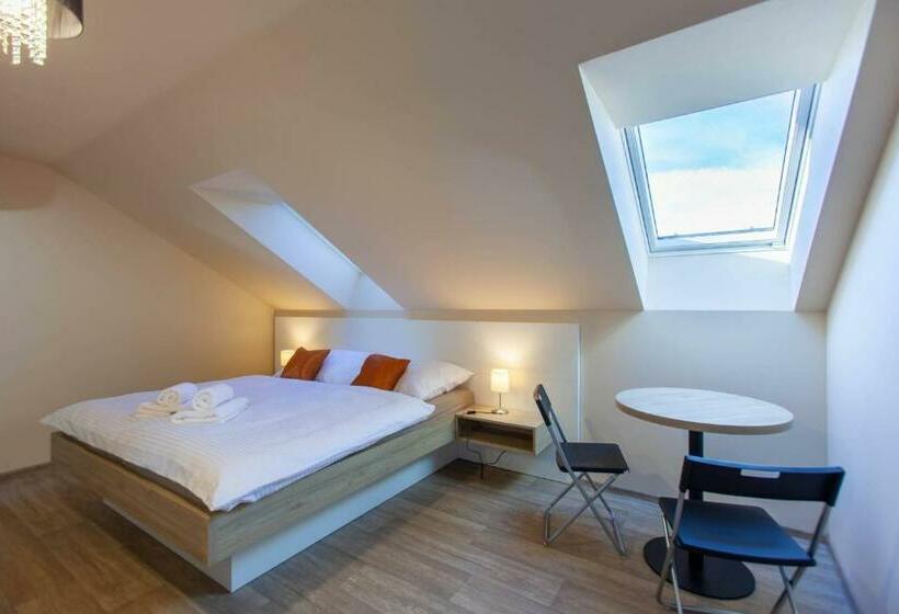 بنسيون Penzion A Restaurace Feldsberg