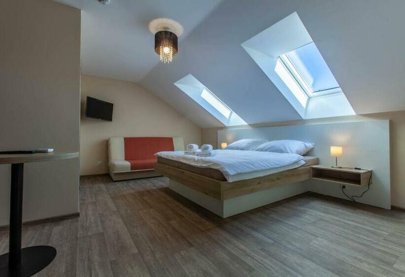 بنسيون Penzion A Restaurace Feldsberg