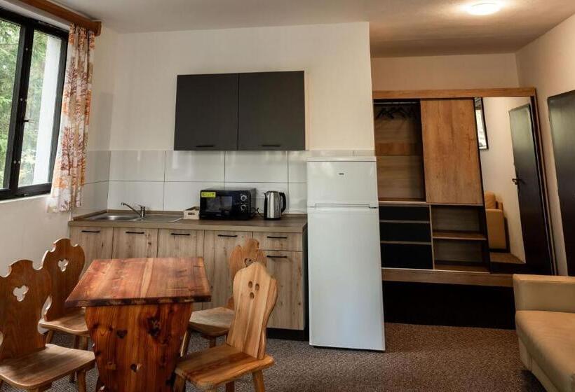 ペンション Penzion A Restaurace Kamínek