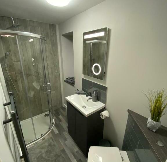 פנסיון Shore Street Apartments