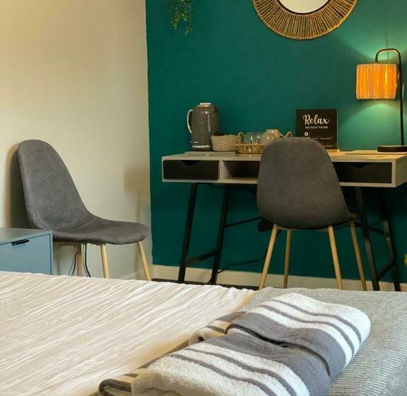 פנסיון Shore Street Apartments