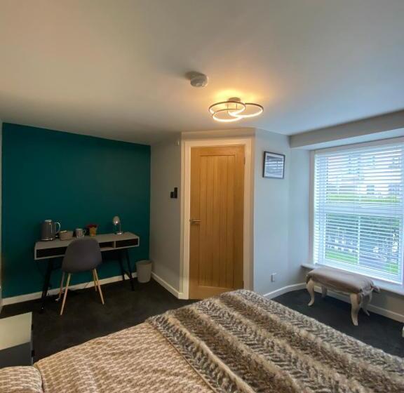 פנסיון Shore Street Apartments