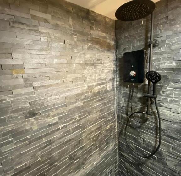 פנסיון Shore Street Apartments