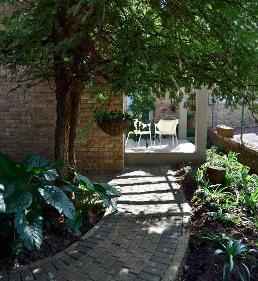 Пансион Sindisa Guest House