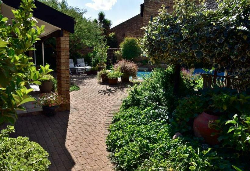 Пансион Sindisa Guest House