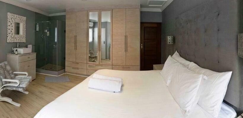 Пансион Sindisa Guest House